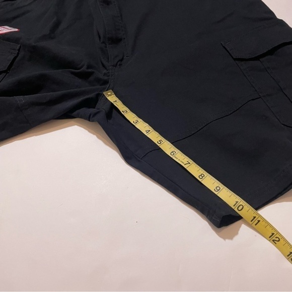 NWT Mens Wrangler Size 44 Solid Black Cotton Cargo Shorts Tech Pockets New - Picture 10 of 14